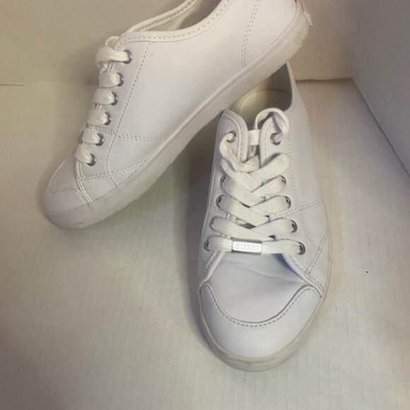 Guess women's White Faux leather lace-up sneakers, Size 7.5 - Picture 3 of 7